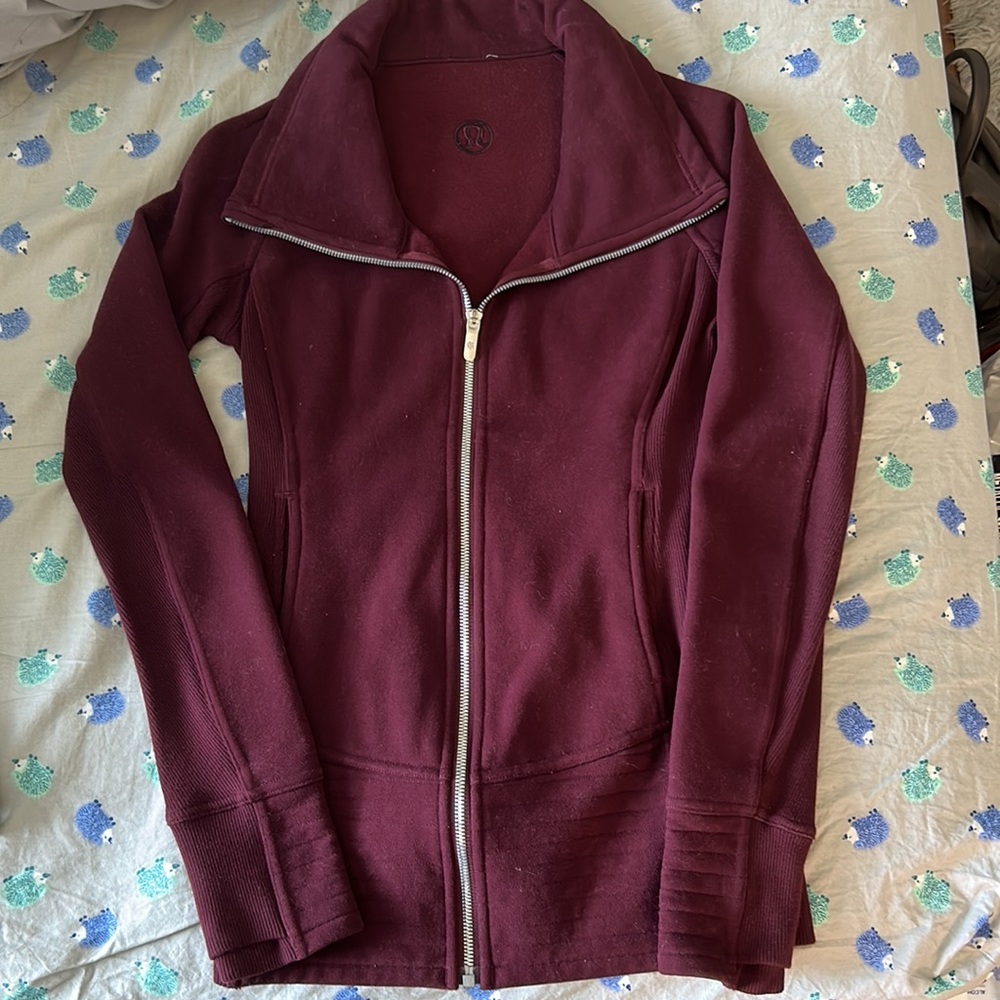 Lululemon radiant jacket II in garnet - size 2 - Picture 2 of 4